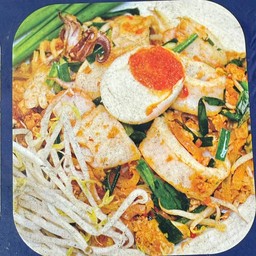 ผัดไทยเส้นจันท์ ปลาหมึก ไข่เค็ม