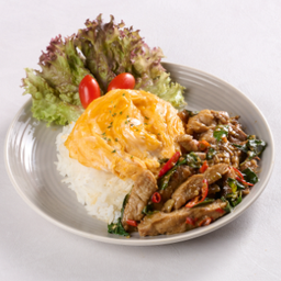 .ข้าวกะเพรา หมูย่าง ไข่นุ่ม.