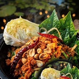 ยำแหนมข้าวทอด by น้องมน