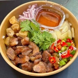 ข้าวขยำหมูทอด