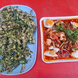 ยำผักบุ้งกรอบ