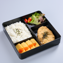 .ชุดเบนโตะ หมูทอดทงคัตสึ.