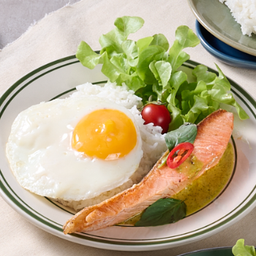 .ข้าวปลาแซลมอนเขียวหวานไข่ดาว.