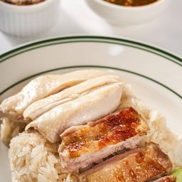 โกไก่ ข้าวมันไก่ตอน  น้ำจิ้มรสเด็ด สามเสนนอก