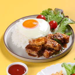 .ข้าวหมูกรอบพริกเผาไข่ดาว.