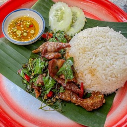 ข้าวกระเพราเนื้อแดดเดียวทอด