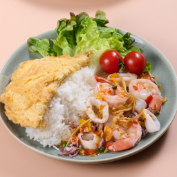 .ข้าวรวมมิตรผัดฉ่า ไข่เจียว.