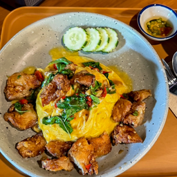 ข้าวกะเพราไก่กรอบ HH