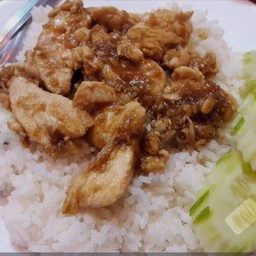 ข้าวไก่ทอดกระเทียม