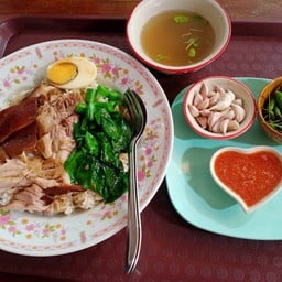 แม็กข้าวขาหมูก๋วยเตี๋ยวอาหารตามสั่งส้มตำและยำ สาขาเกาะคา