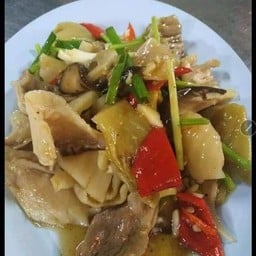 กระเพาะหมูผัดเกียมฉ่าย