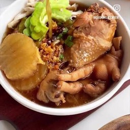 ก๋วยเตี๋ยวน่องไก่เส้นมาม่า