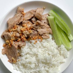 ข้าวหมูทอดกระเทียม