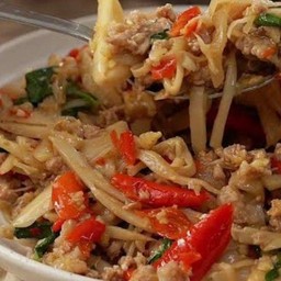 ข้าวหมูสับผัดหน่อไม้ดอง