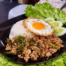 ข้าวกะเพราหมูสับ+ ไข่ดาว