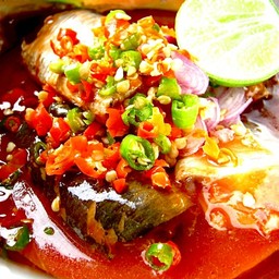 ยำปลากระป๋อง ขนาด 1 กระป๋อง (เป็นกลับข้าวนะคะ)