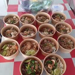 ก๋วยเตี๋ยวกับตามสั่ง