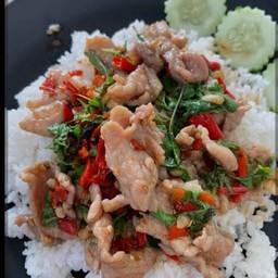 ข้าวกระเพราหมูชิ้น