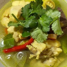 ไก่ต้มขมิ้น