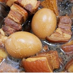 บ้านเป่ายิ้งฉุบ ข้าวมัน หมูตุ๋น ไอติมย่างเนย