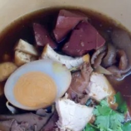 หมี่ก๋วยจั๊บทุกอย่างမီထုရန်