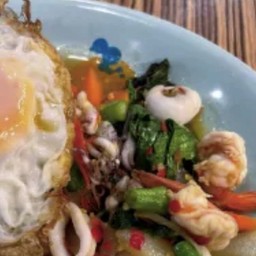 ข้าวกะเพราทะเลကဖောင်းထလေ