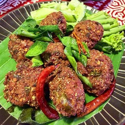 ลาบหมูทอด