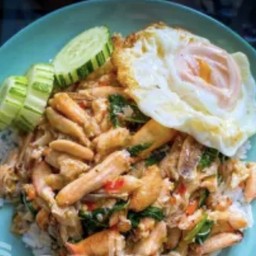 ข้าวกะเพราปูကဖောင်းပိုး