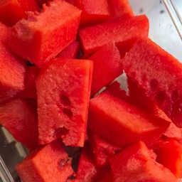 แตงโม ปอกเปลือก แกะเมล็ดออก 300 กรัม