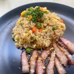 ข้าวผัดไข่+หมูทอด