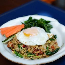 ข้าวกระเพราคลุกมันเนื้อแดดเดียว+ไข่ดาว