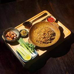 ลดพิเศษ ข้าวผัดน้ำพริกหนุ่ม หมูทอด