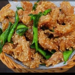 เอ็ดไก่ทอด น้ำจิ้มแจ่ว