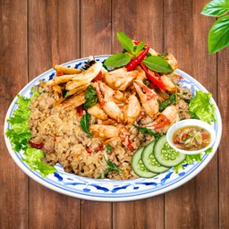 ข้าวคลุกกะเพราเนื้อปู