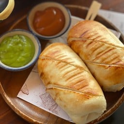 หมั่นโถวปิ้งเตา Charcoal-grilled Mantou