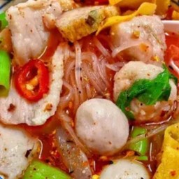 ก๋วยเตี๋ยวหมู-เย็นตาโฟ เจริญสินบ่อวิน คอนโดเจริญสินบ่อวิน