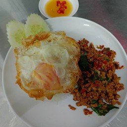 ข้าวผัดกระเพราเนื้อ (ไม่รวมไข่ดาว)