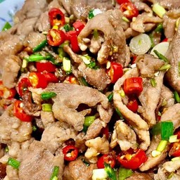 หมูชิ้นคั่วพริกเกลือ