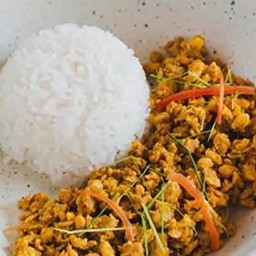 ข้าวคั่วกลิ้งไก่สับ