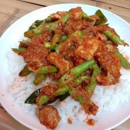 ข้่าวไก่ผัดพริกแกง