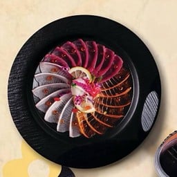 ปลารวมอูชูสึกุริทานคู่กับน้ำพอนสึ