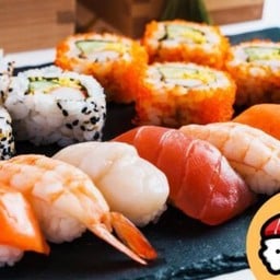 Kmsushi(เปิด 17:00-03:00)ร้านยุน่าพลัม