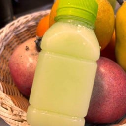 น้ำฝรั่ง เสาวรส สามแยก ตลาดท่าอิฐ