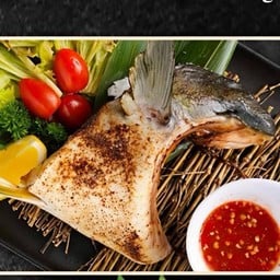 HAMACHI KAMA YAKI แก้มปลาฮามาจิย่างเกลือ + น้ำจิ้มซีฟู้ด