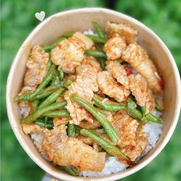 ข้าวพริกแกงหมูสามชั้น