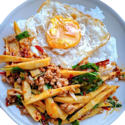 ข้าวกะเพราหมูสับ หน่อไม้