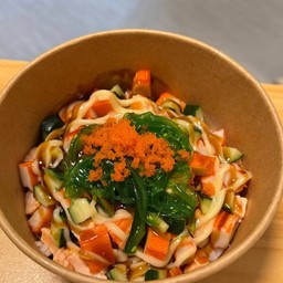 Poke bowl แซลมอนปูอัด