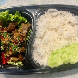 ข้าวกะเพราหมูตุ๋น
