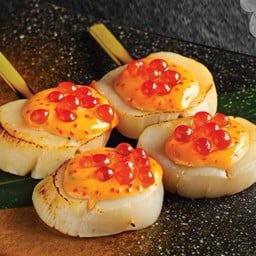 HOTATE YAKI หอยเชลล์ย่างซอสเมนไทโกะ + ไข่ปลาแซลมอน