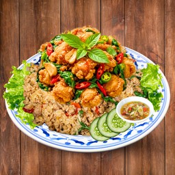 ข้าวคลุกกะเพราไก่กรอบ